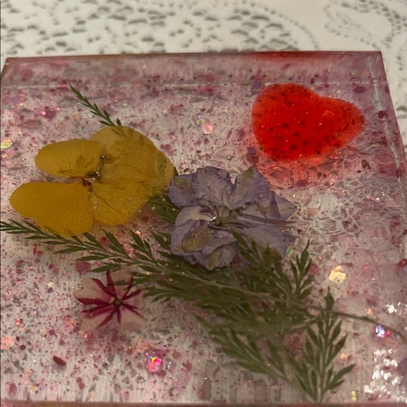 Handmade Floral Resin Coasters Set for Valentine’s Day UNIQUE - Picture 4 of 6